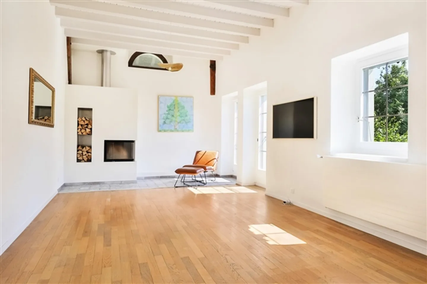 Outstanding Charming Triplex - Photo 1 of 15