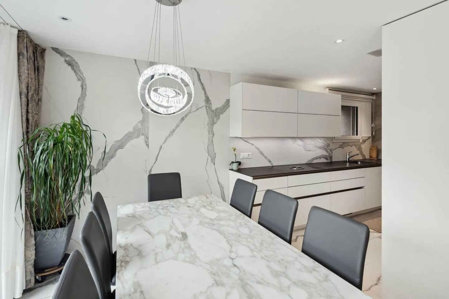 Lussuoso appartamento duplex di 6,5 vani al piano terra / Nuovo con piscina 3 x 6 m - Foto 1 di 13