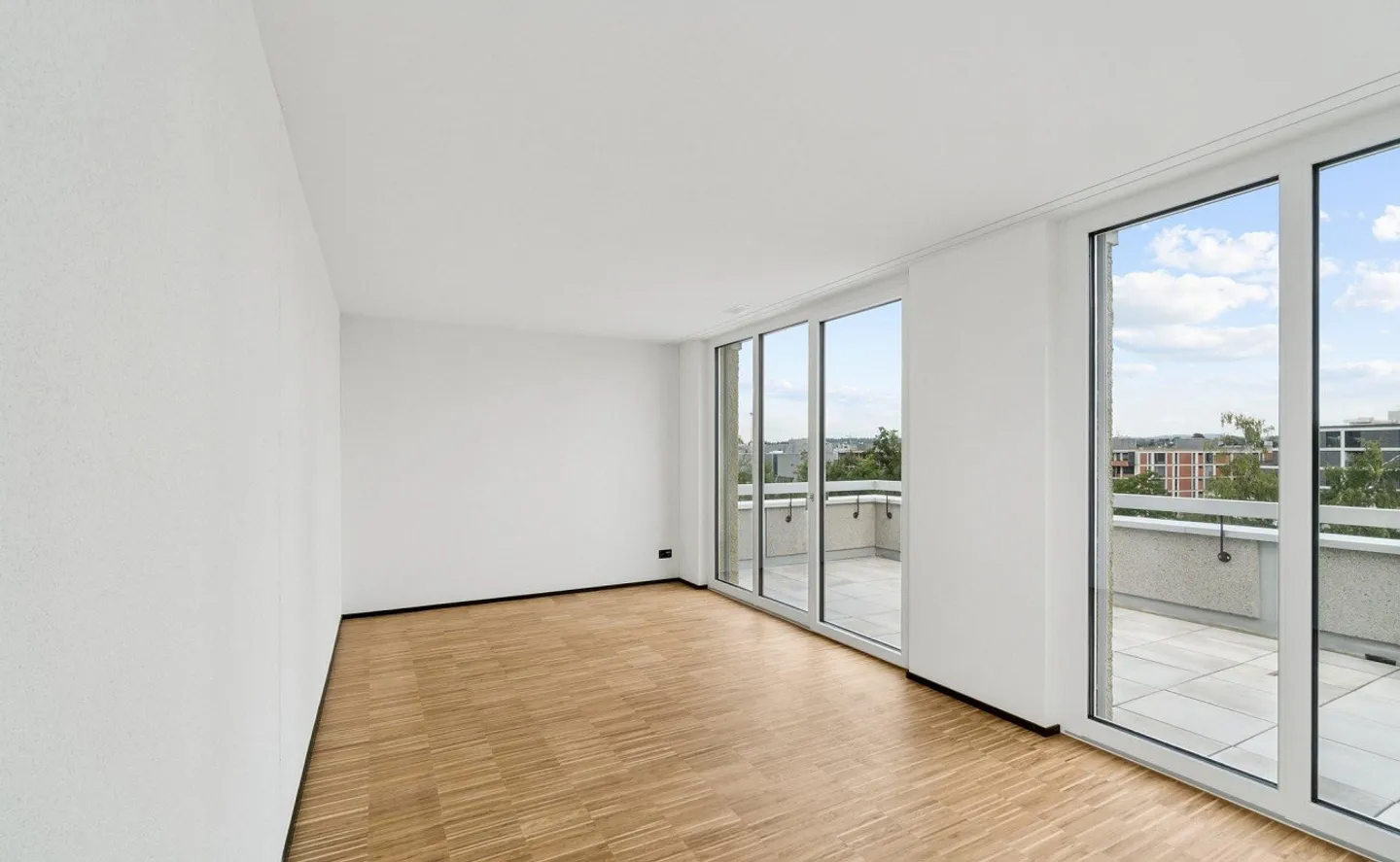 Au-dessus des toits de Dübendorf - arriver chez soi avec vue - Photo 3 sur 5