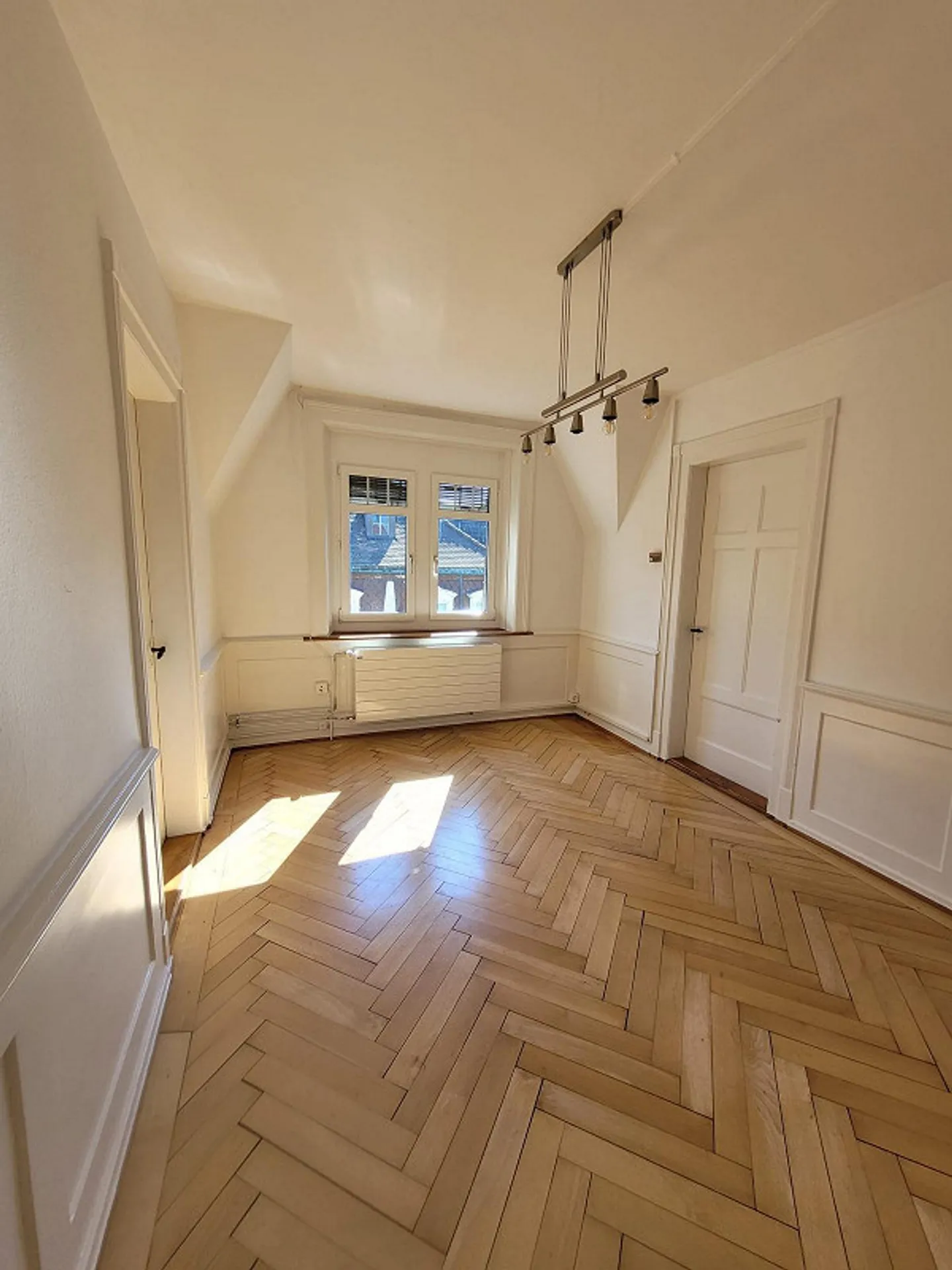 Appartamento mansardato di 5 stanze (edificio d'epoca) - Foto 3 di 10