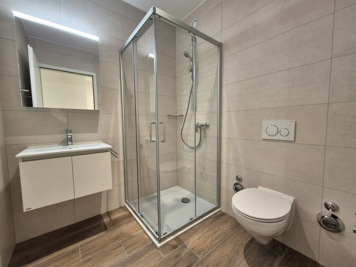 Berges 3 - 4,5-Zimmer-Wohnung im 1. Stock - Foto 10 von 11