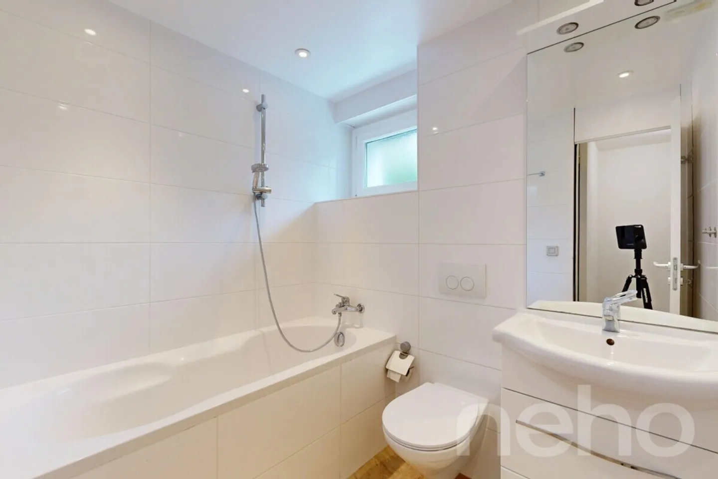 Appartement rénové de 3,5 pièces avec grande terrasse privée - Photo 8 of 12