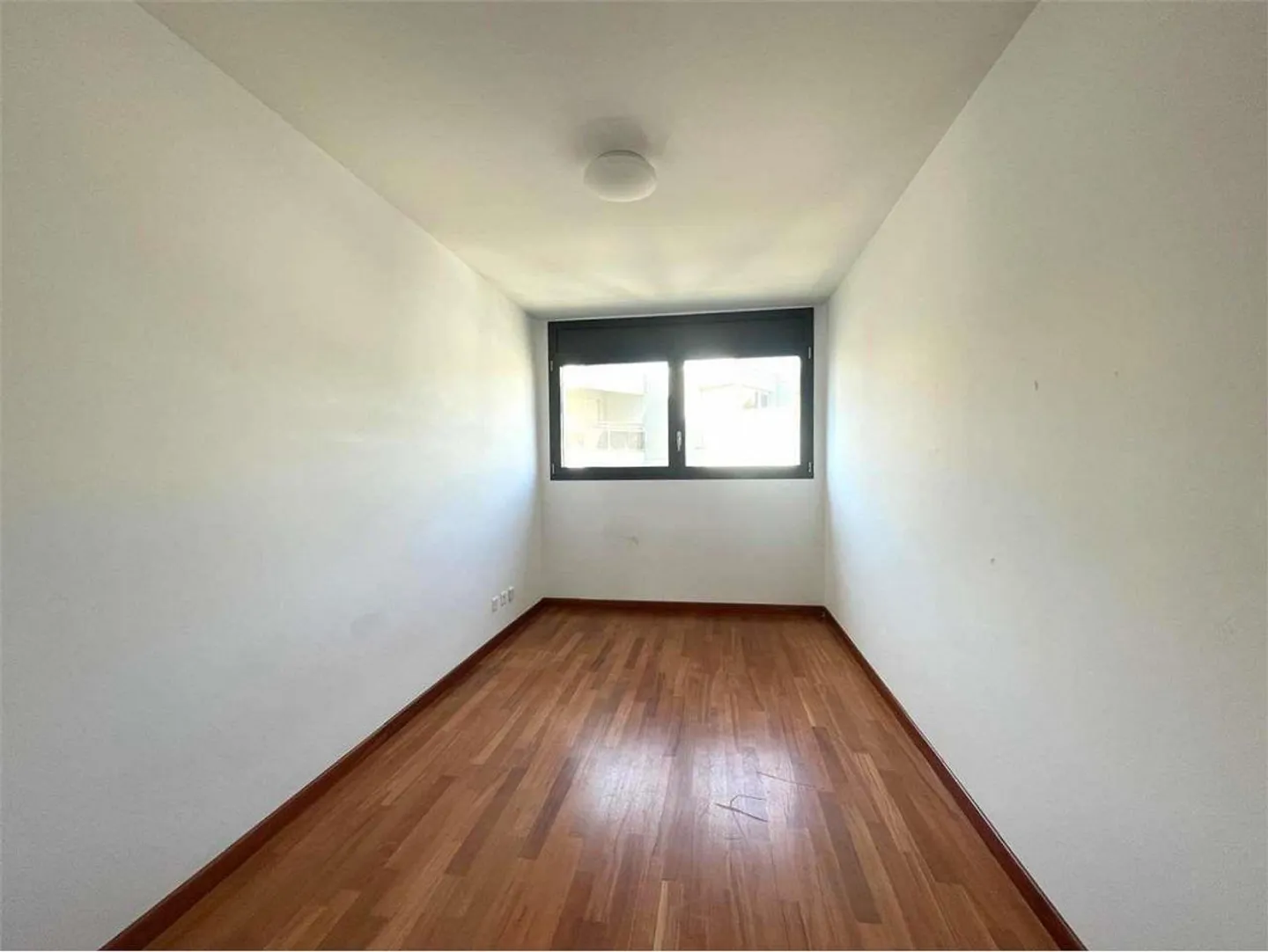 Paradiso: Appartamento di Lusso con Vista Mozzafiato sul Lago e Grande Proprietà - Foto 5 di 8