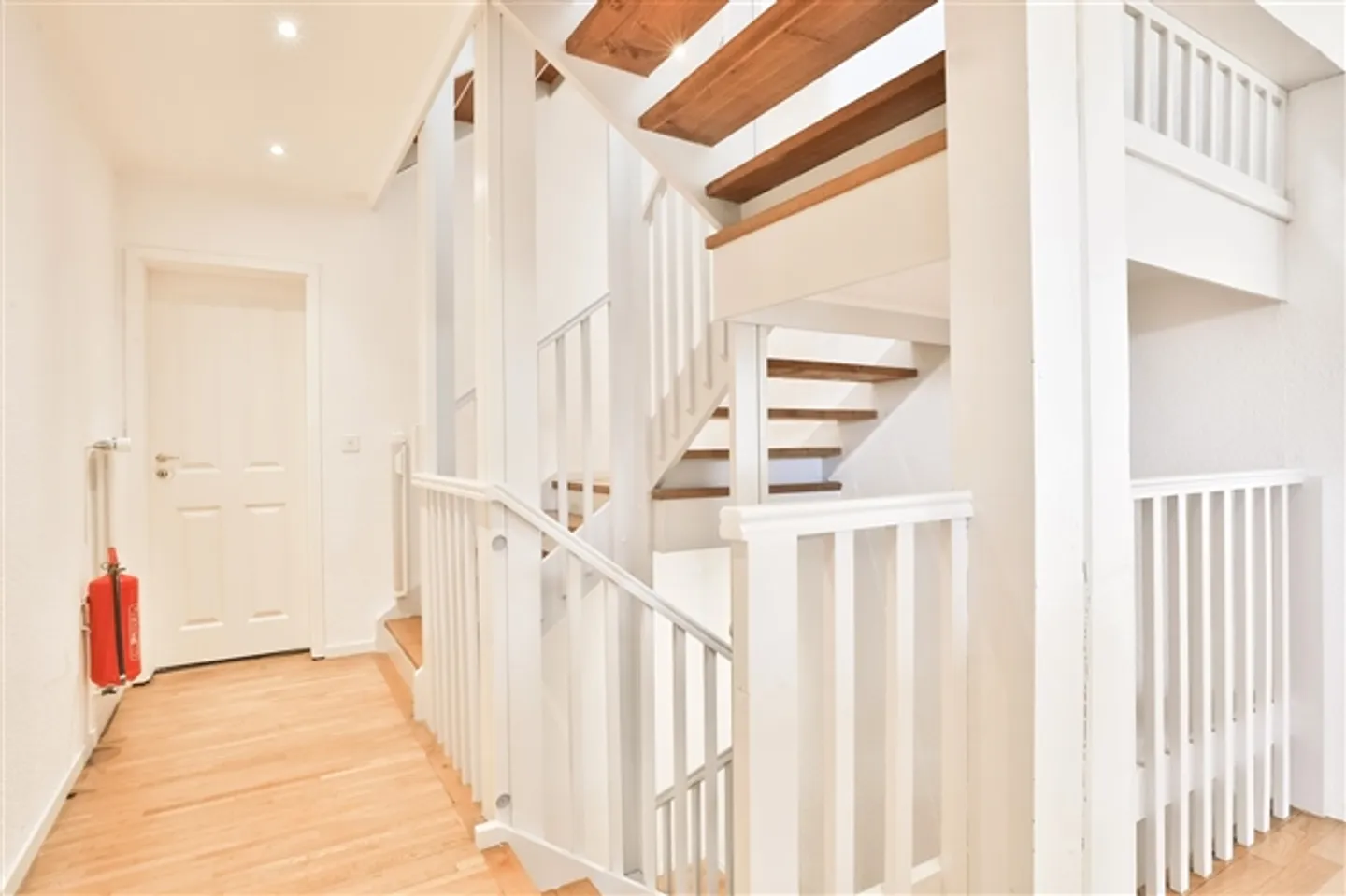 Outstanding Charming Triplex - Photo 4 of 15