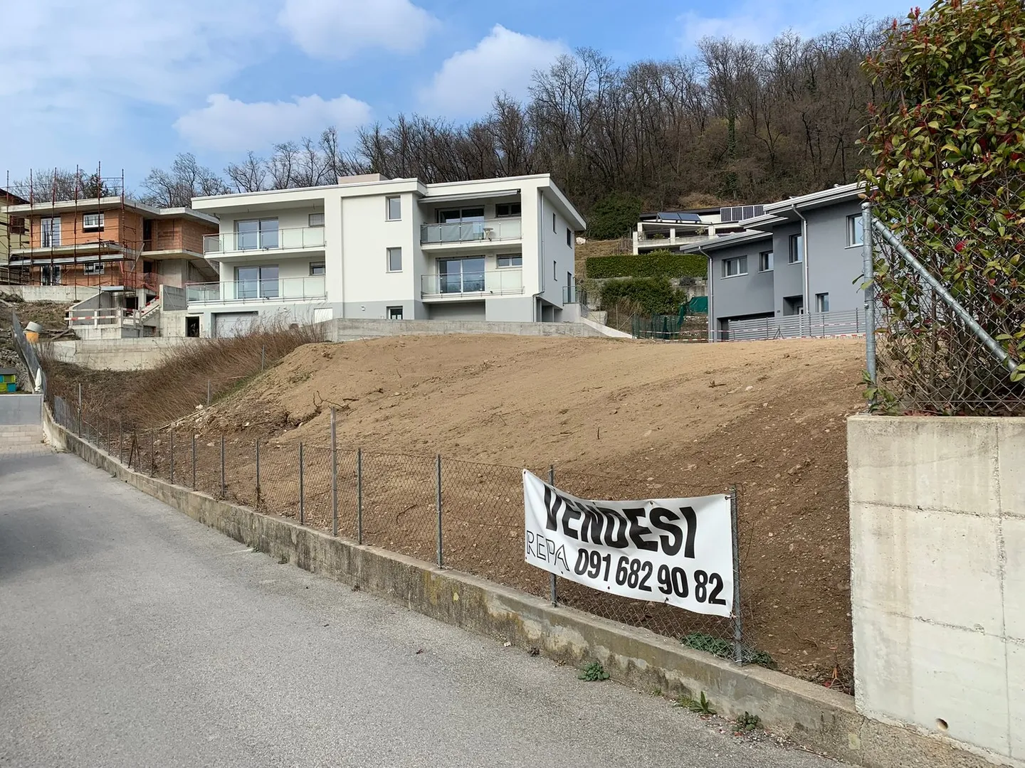 Sale of building land in Arzo - Photo 3 of 3