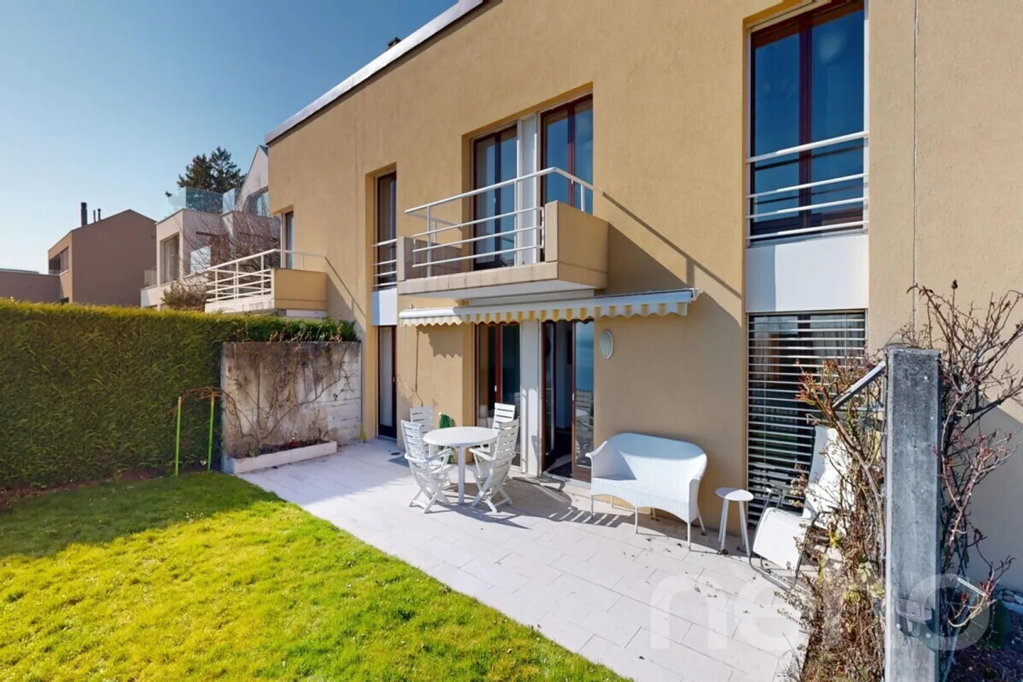 Magnifica villa a schiera con vista sul lago - Foto 1 di 12