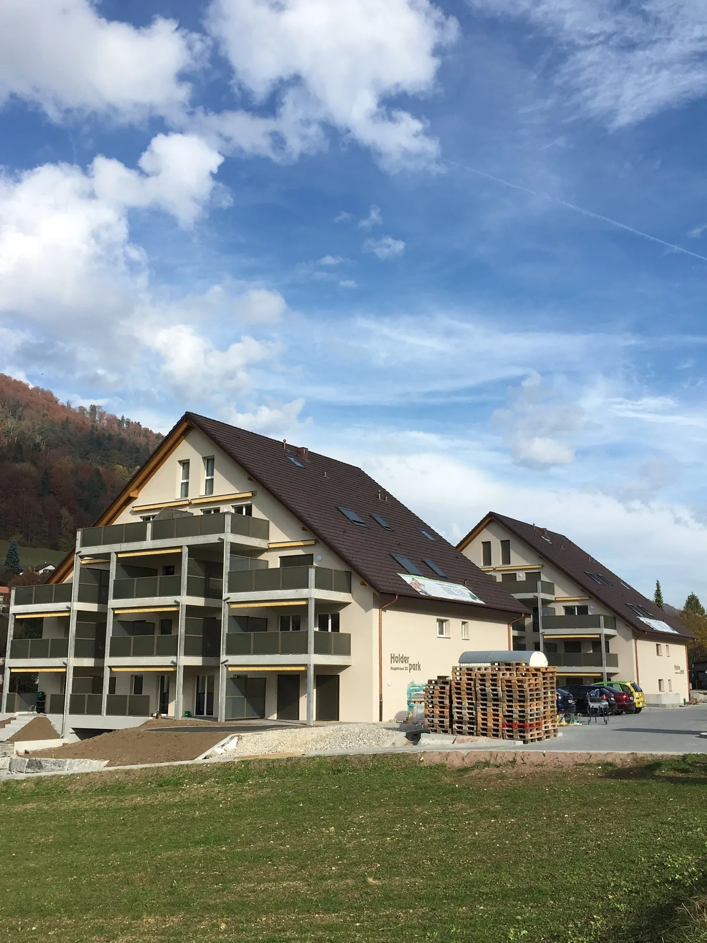 Modern 3.5-room apartment with a view in Holderbank - Photo 1 of 9
