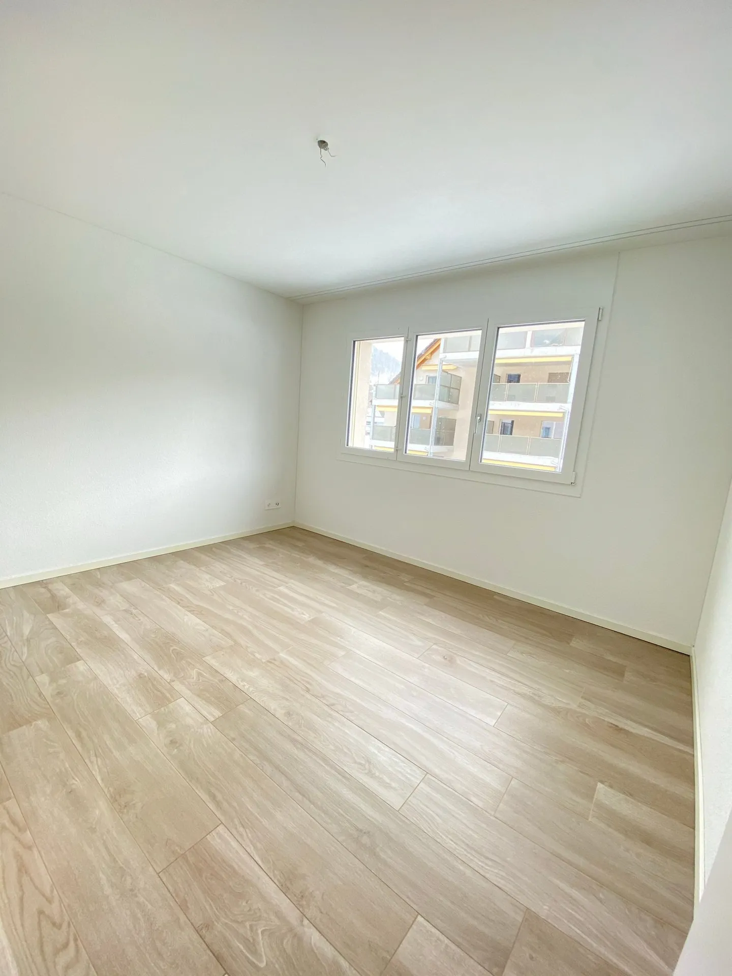 Modern 3.5-room apartment with a view in Holderbank - Photo 4 of 9