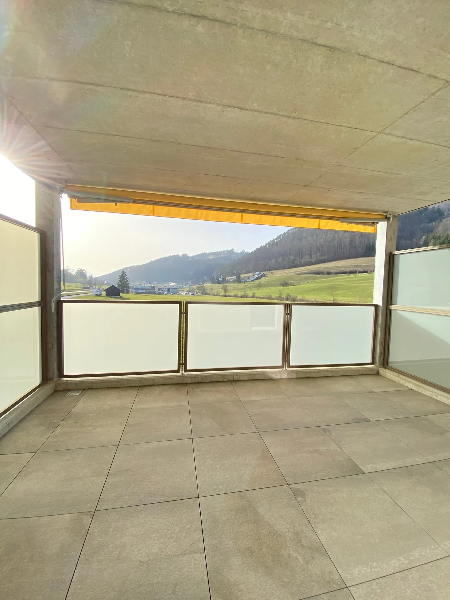 Modern 3.5-room apartment with a view in Holderbank - Photo 9 of 9