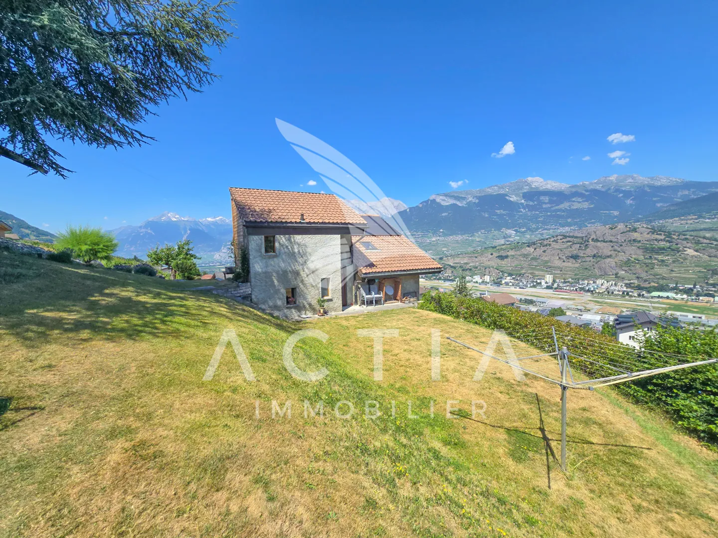Casa Familiare Incantevole con Potenziale - Foto 1 di 12