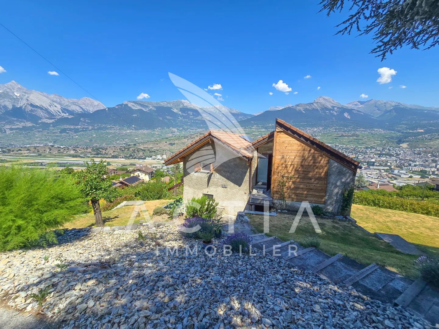 Casa Familiare Incantevole con Potenziale - Foto 4 di 12