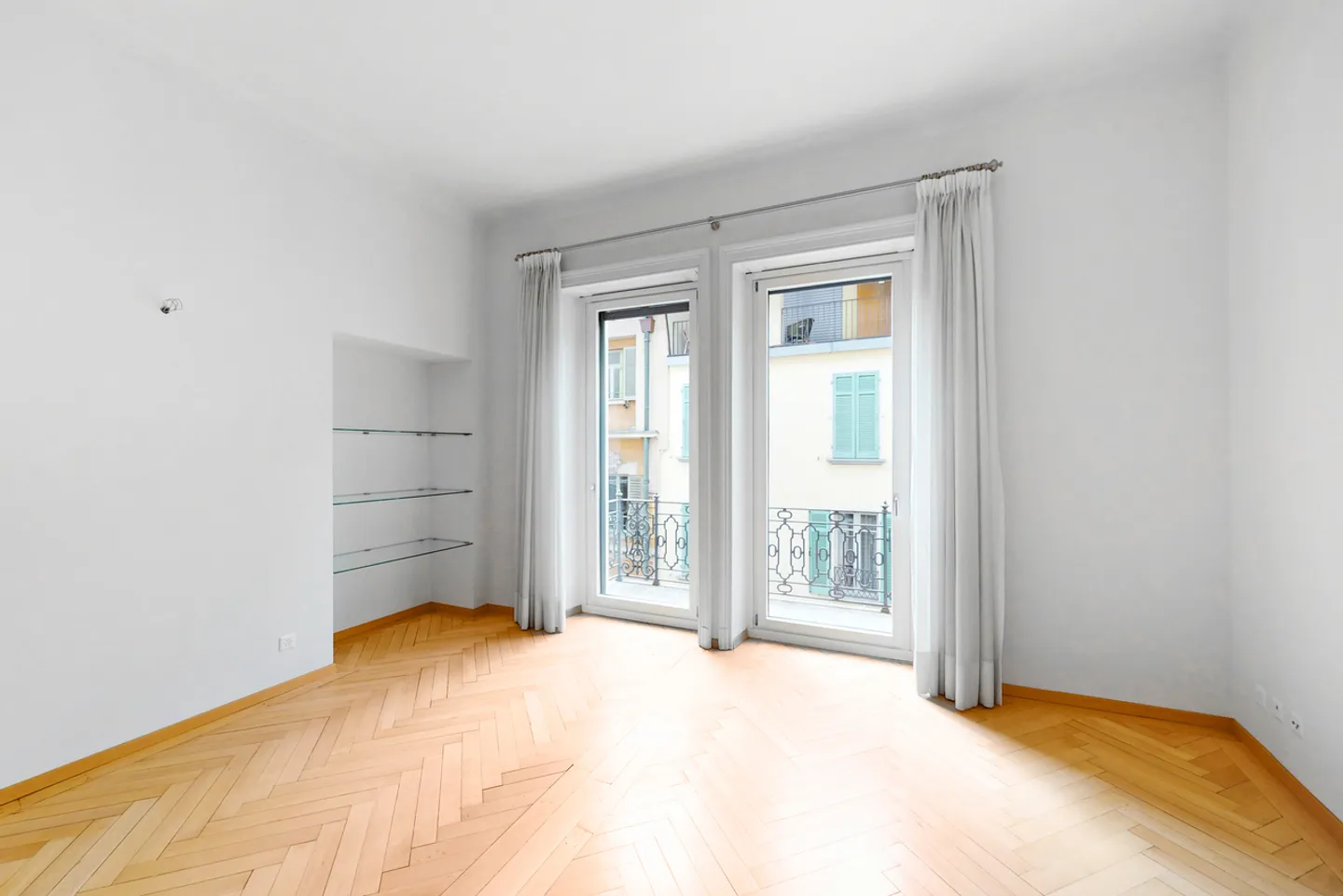 Votre nouvelle maison dans la rue la plus emblématique de Lugano - Photo 2 sur 8