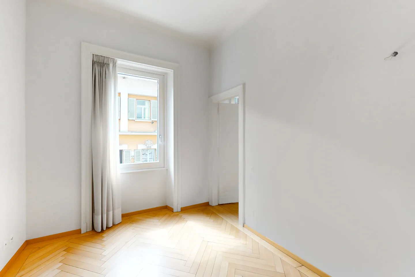 Votre nouvelle maison dans la rue la plus emblématique de Lugano - Photo 3 sur 8