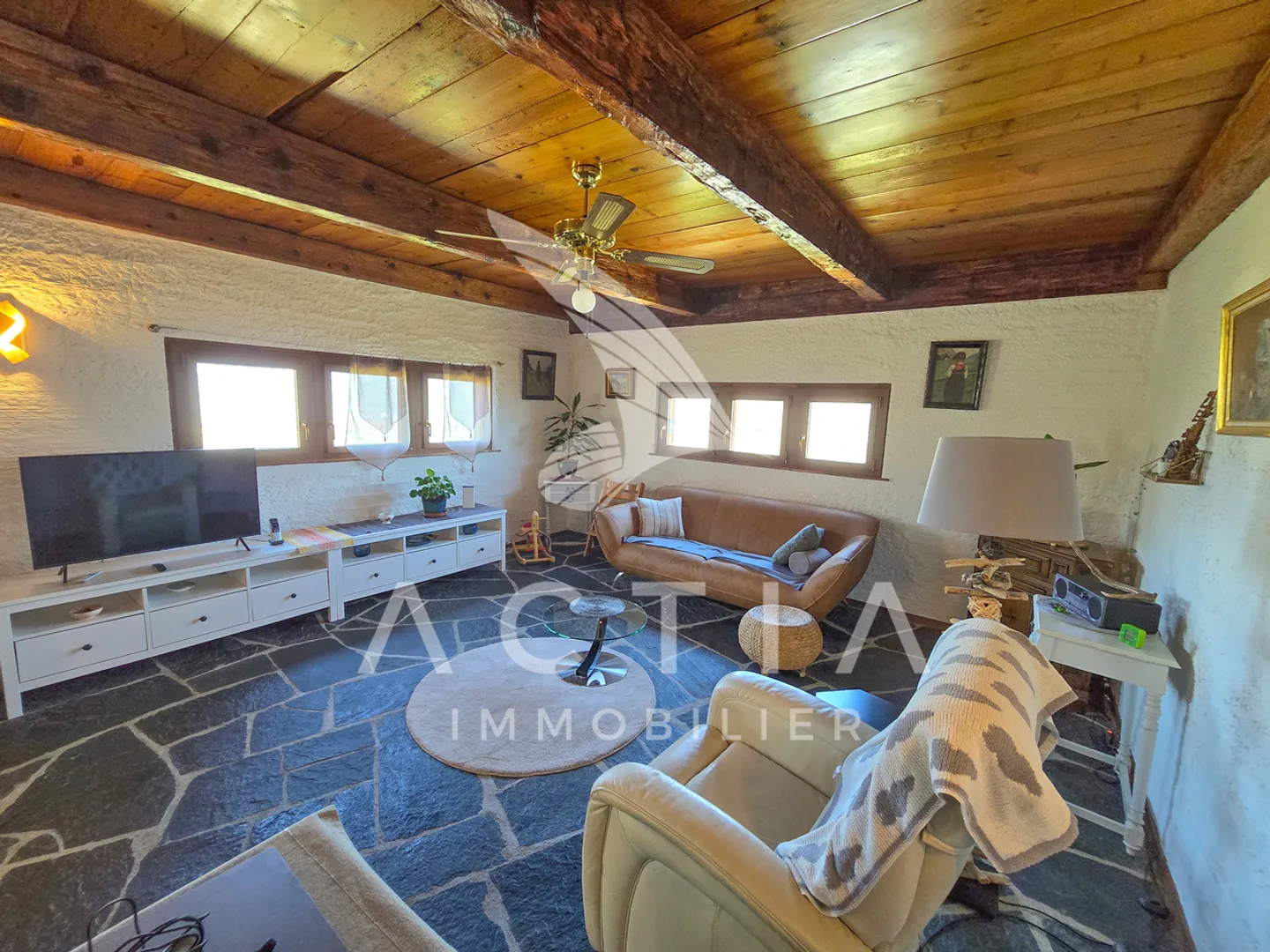 Casa Familiare Incantevole con Potenziale - Foto 6 di 12