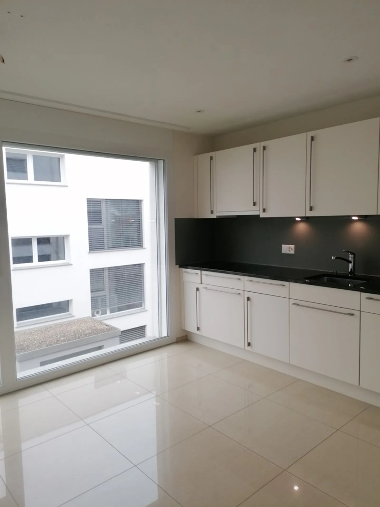 Apartment for rent - Photo 2 of 6