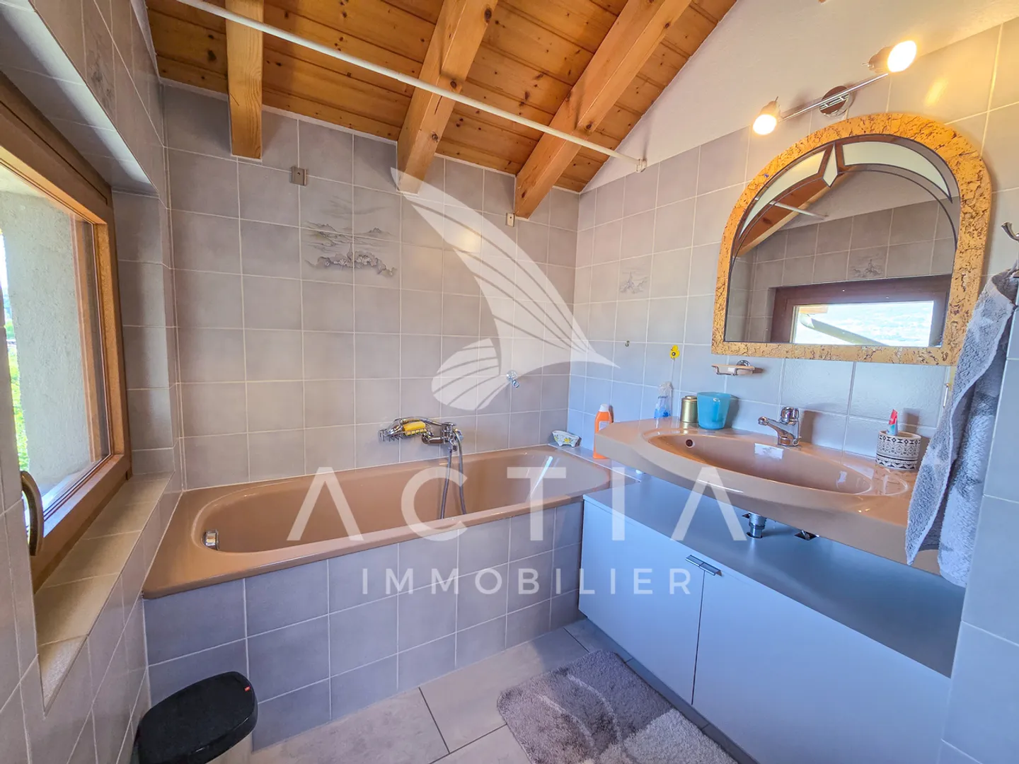 Casa Familiare Incantevole con Potenziale - Foto 10 di 12