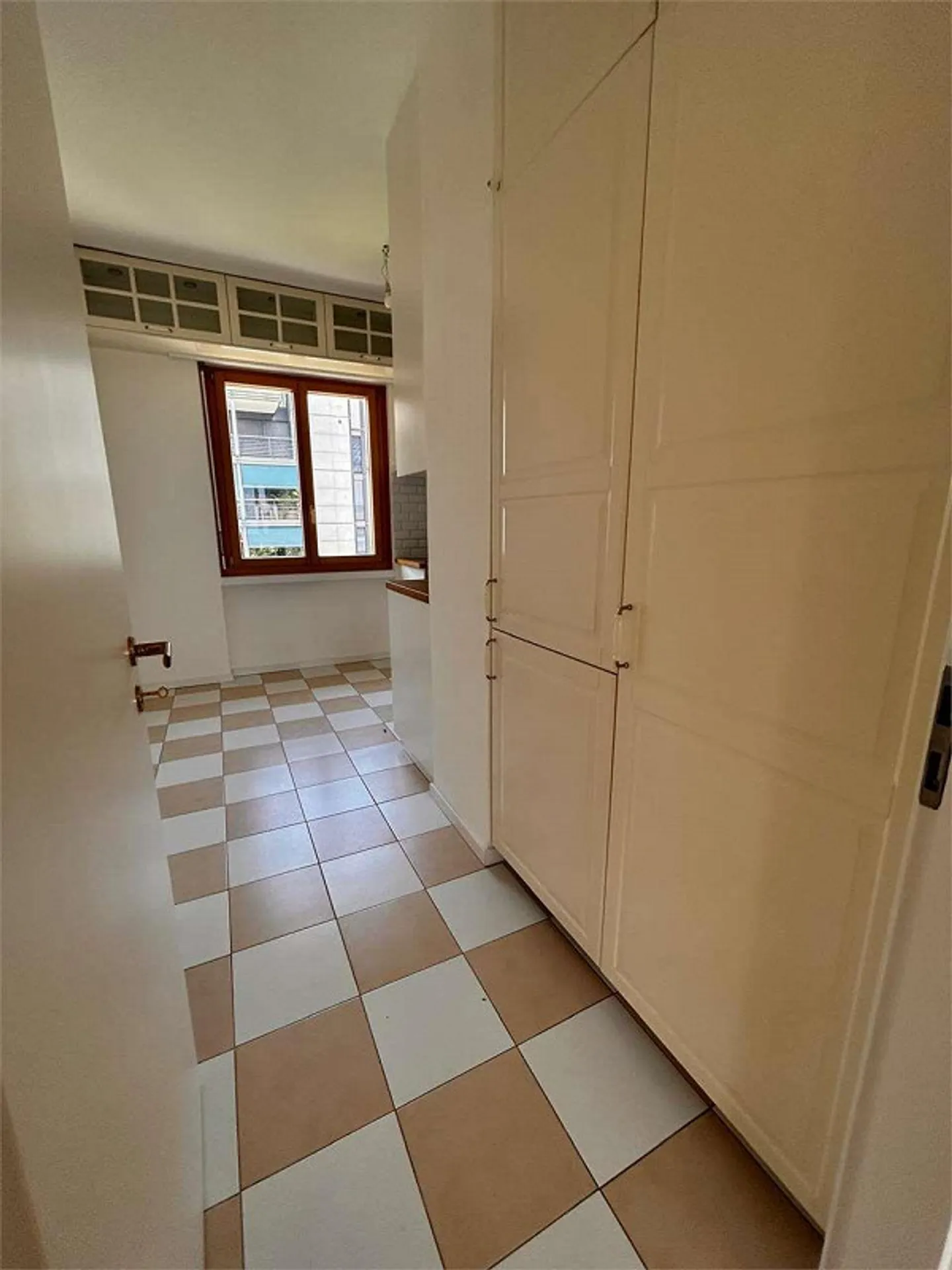 Renovated apartment in Lugano with lake view - Photo 9 of 13