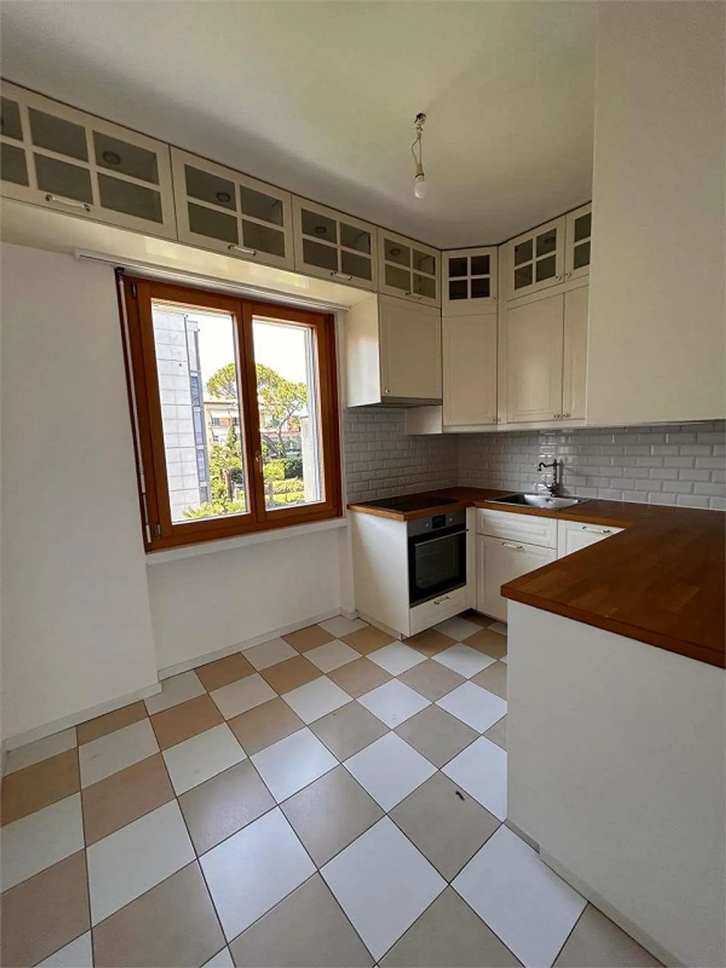 Renovated apartment in Lugano with lake view - Photo 10 of 13