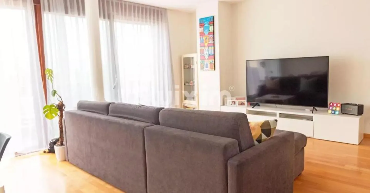 Charming Apartment with Terrace - Photo 2 of 5