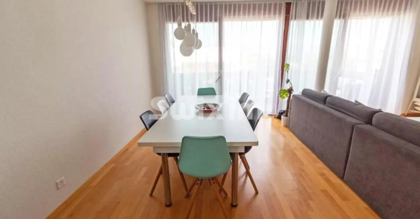 Charming Apartment with Terrace - Photo 4 of 5