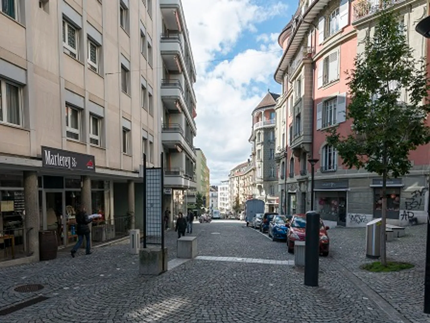 Spacious Apartment in Marterey - Photo 2 of 2