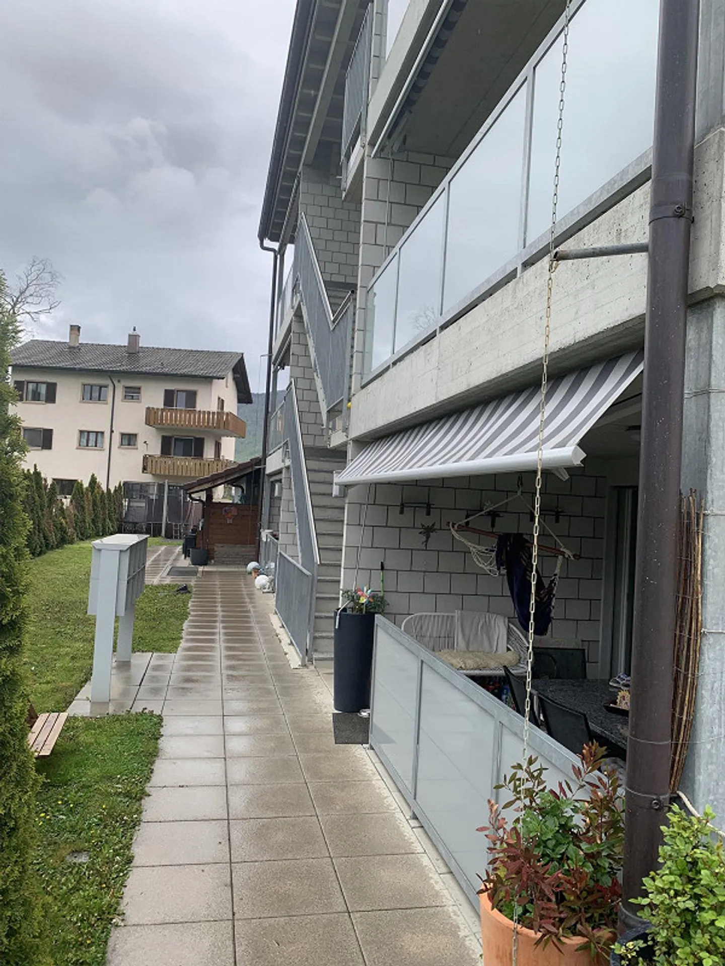 grande appartement lumineux de 3,5 pièces - Photo 2 sur 14