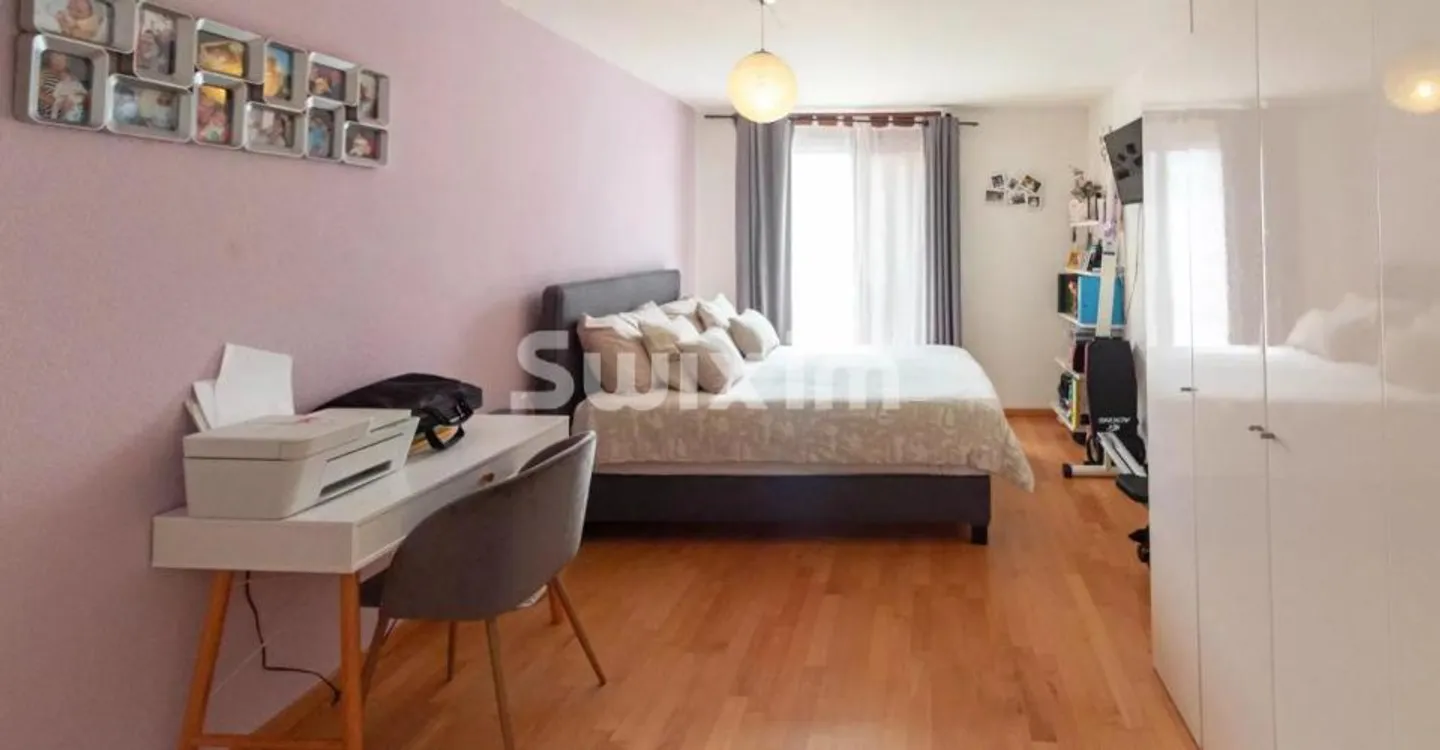 Charming Apartment with Terrace - Photo 5 of 5