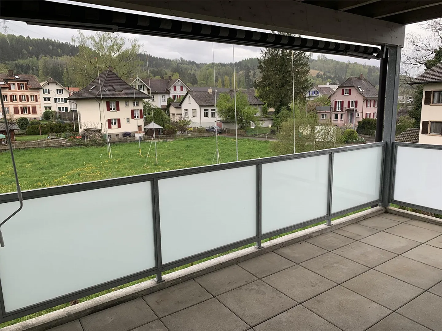 grande appartement lumineux de 3,5 pièces - Photo 8 sur 14