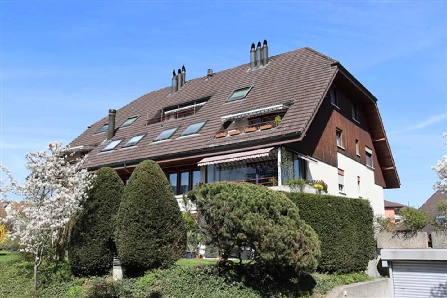 Large 4.5 Room Apartment in a Sensational Location - Photo 1 of 15