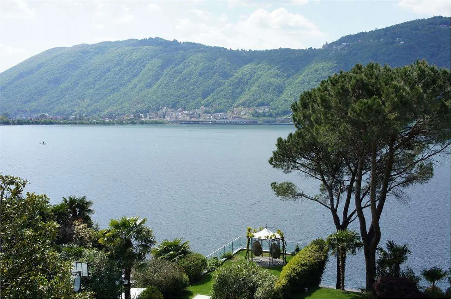 PRESTIGIOSO ATTICO CON VISTA LAGO - Foto 1 di 6