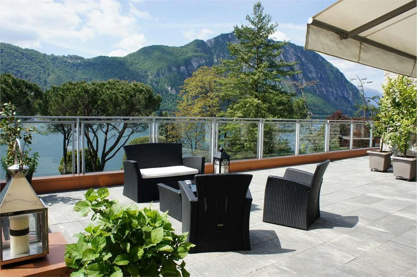 PRESTIGIOSO ATTICO CON VISTA LAGO - Foto 2 di 6