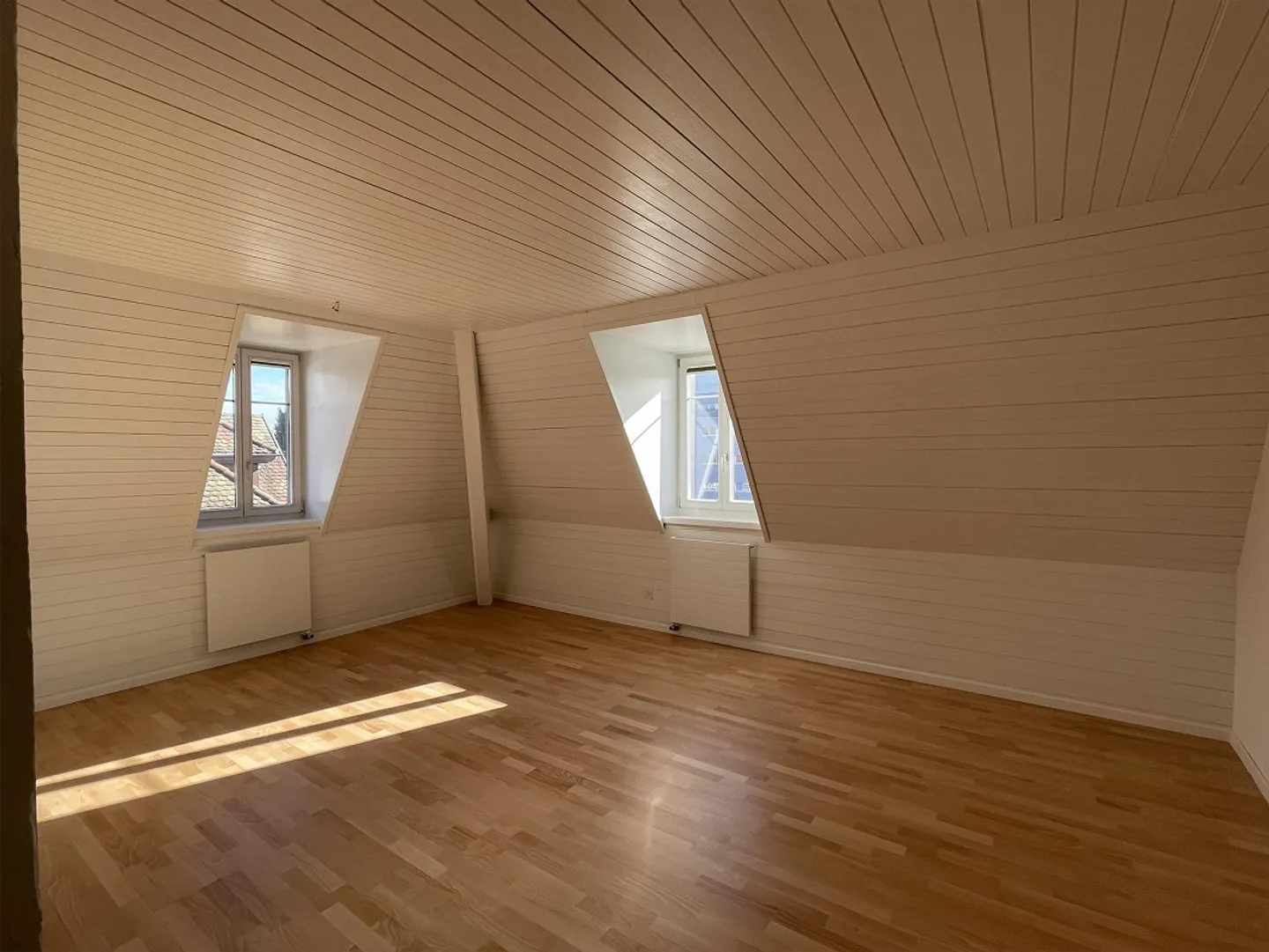 Freshly renovated and charming 3.5-room attic apartment - Photo 1 of 6