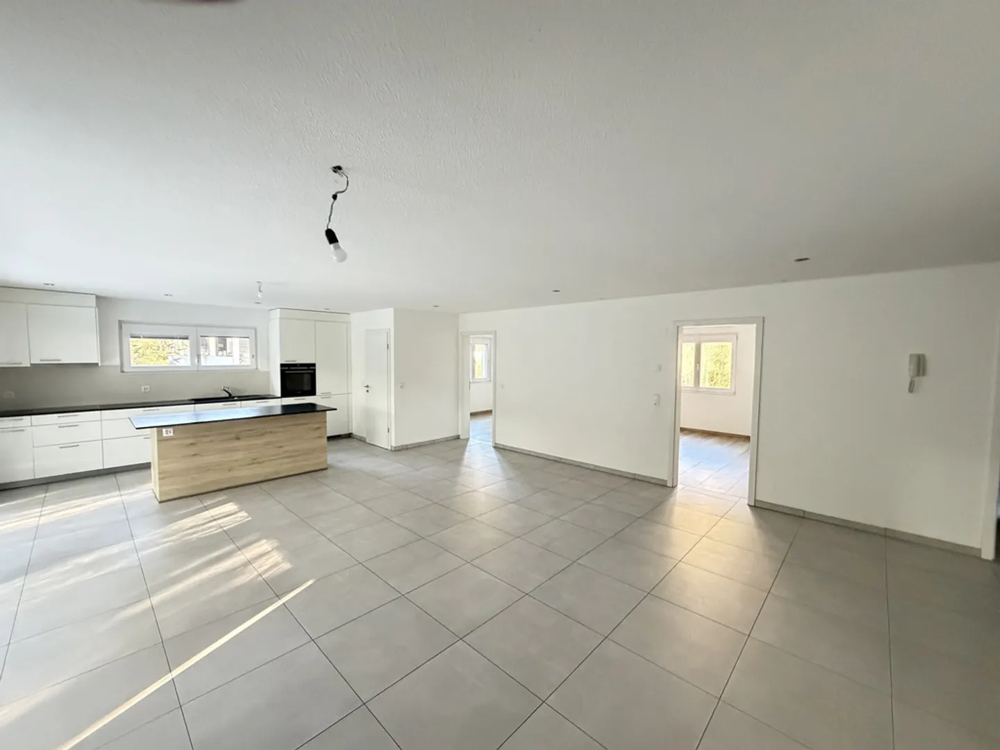 Appartement moderne avec terrasse - Photo 4 sur 11