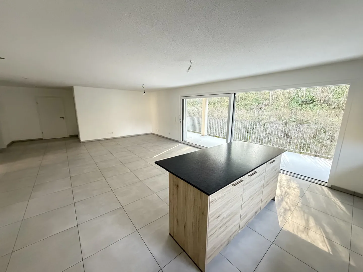 Appartement moderne avec terrasse - Photo 5 sur 11