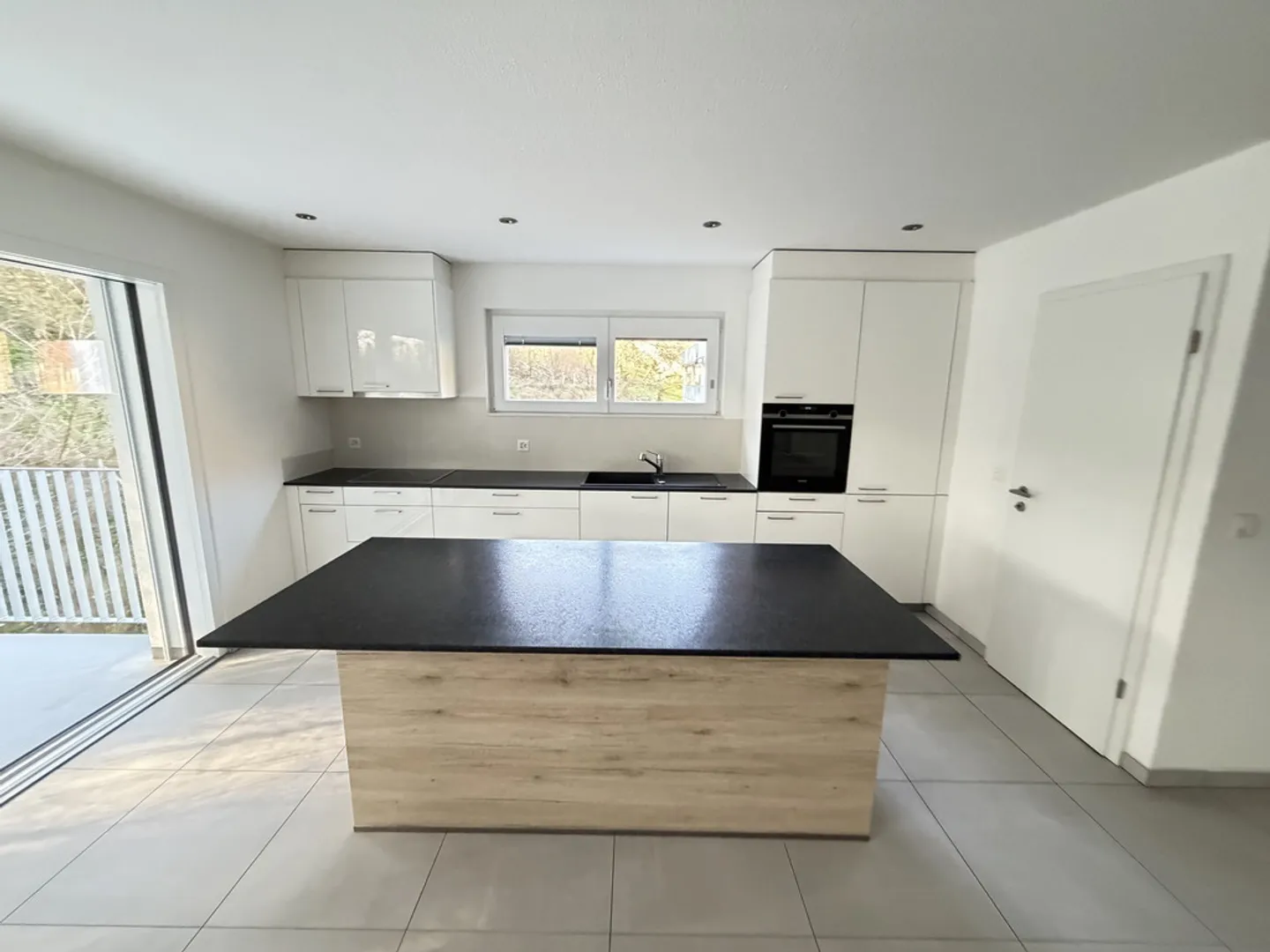 Appartement moderne avec terrasse - Photo 6 sur 11