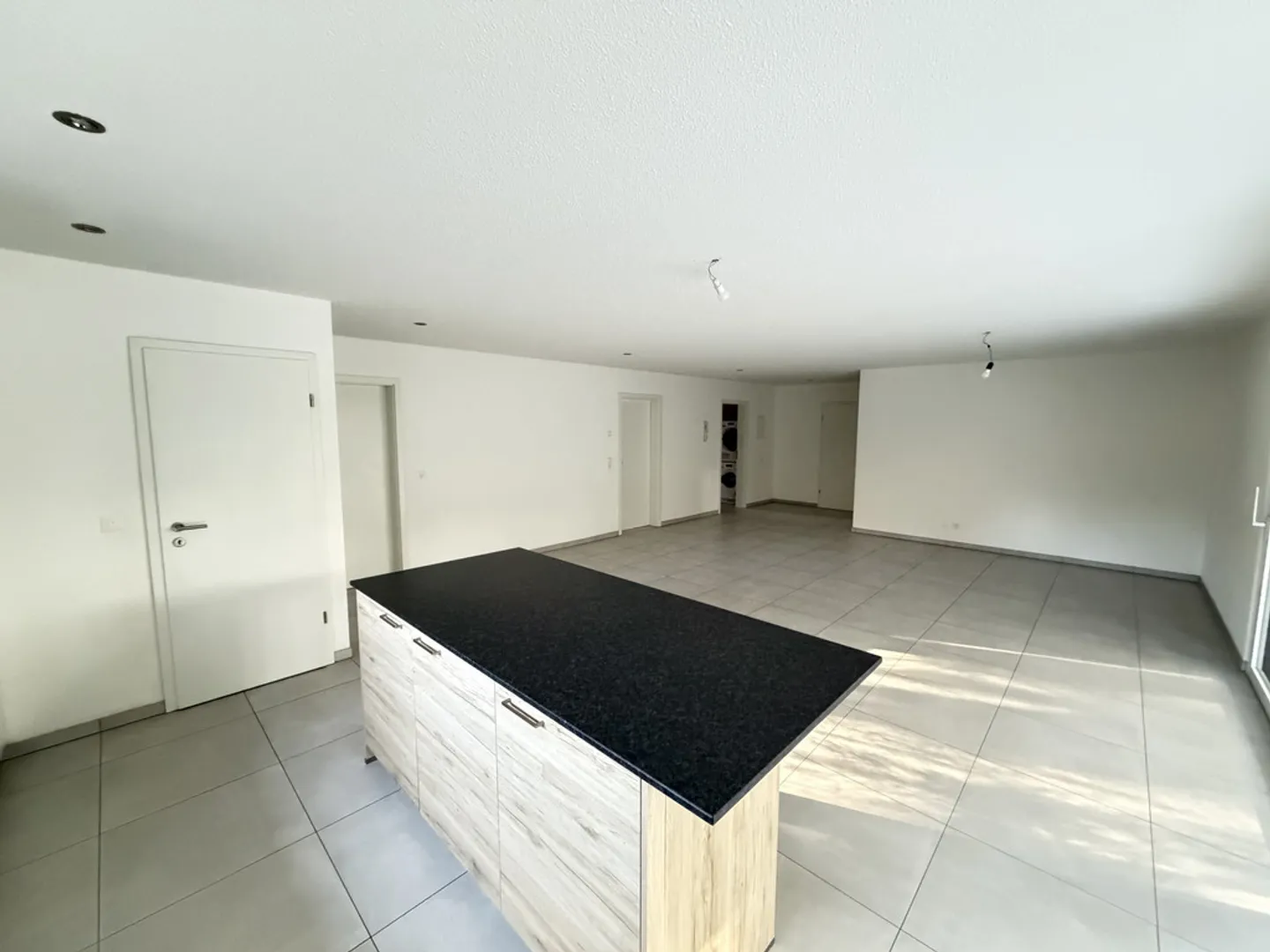 Appartement moderne avec terrasse - Photo 7 sur 11