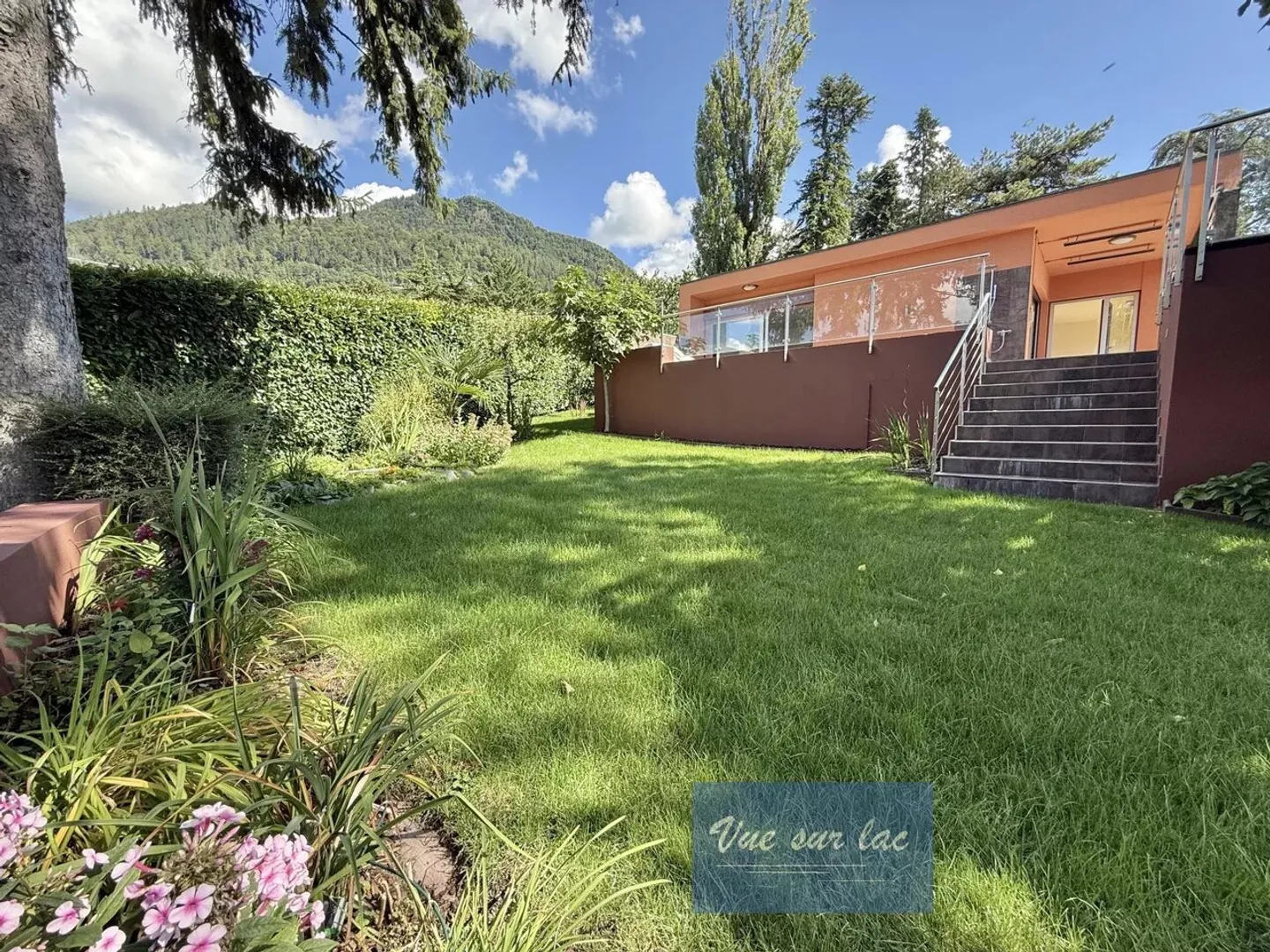 Sublime panoramic renovated house - Photo 8 of 13