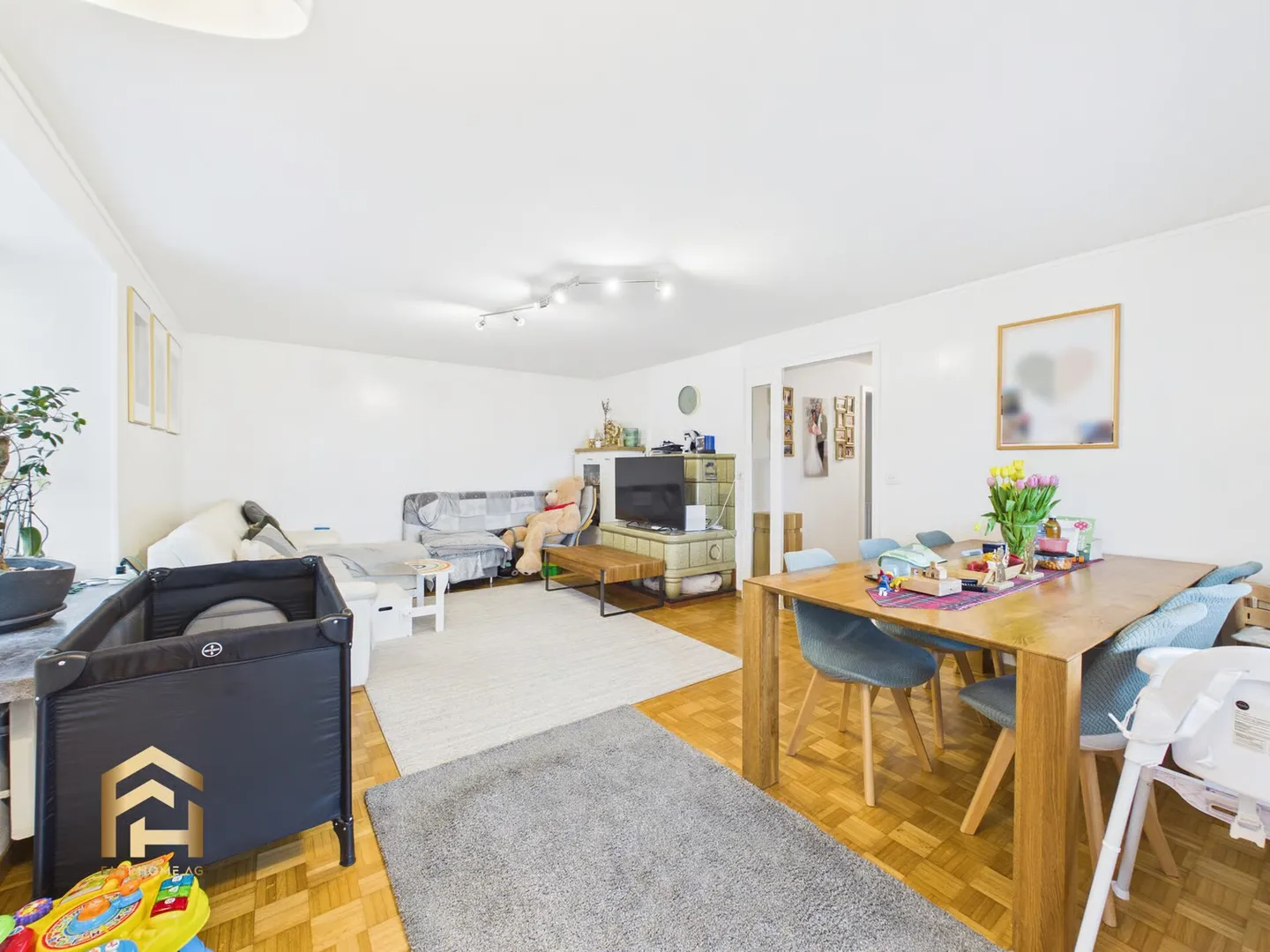 Attraente casa bifamiliare con spazio verde e annessi - Foto 3 di 13