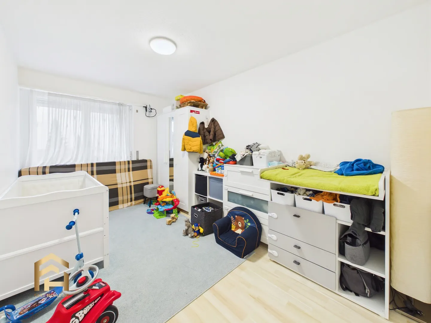 Attraente casa bifamiliare con spazio verde e annessi - Foto 5 di 13