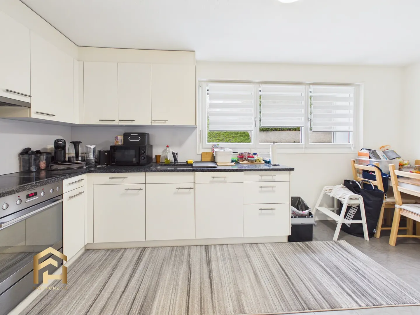 Attraente casa bifamiliare con spazio verde e annessi - Foto 7 di 13