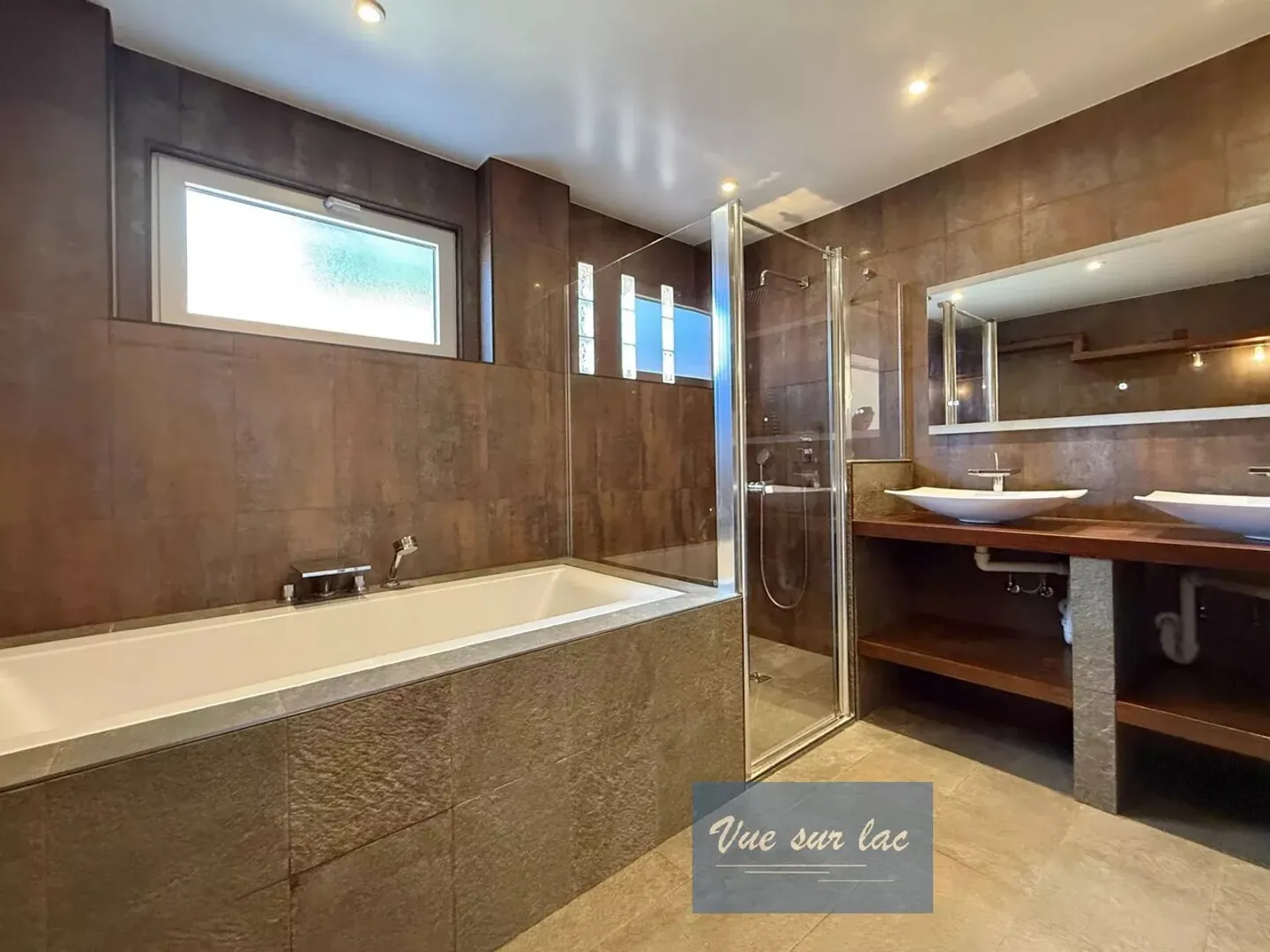 Sublime panoramic renovated house - Photo 10 of 13