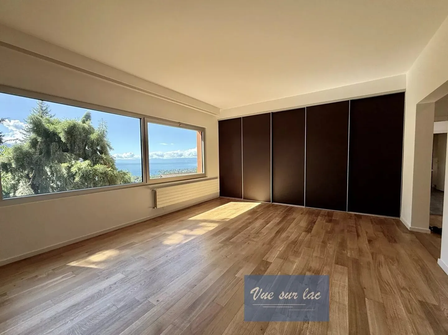 Sublime panoramic renovated house - Photo 9 of 13