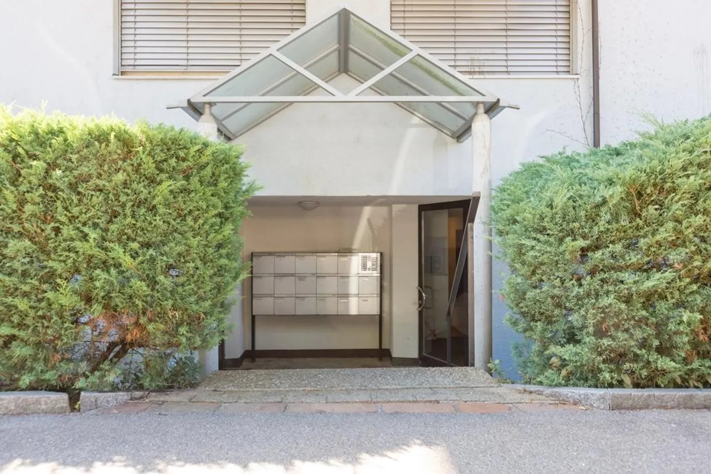 🌟 Appartement 2,5 pièces avec ascenseur dans un emplacement de premier choix Zone 10 🌟 - Photo 10 sur 11