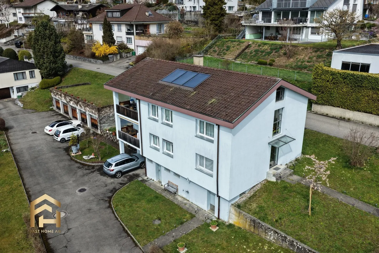 Attraente casa bifamiliare con spazio verde e annessi - Foto 1 di 13
