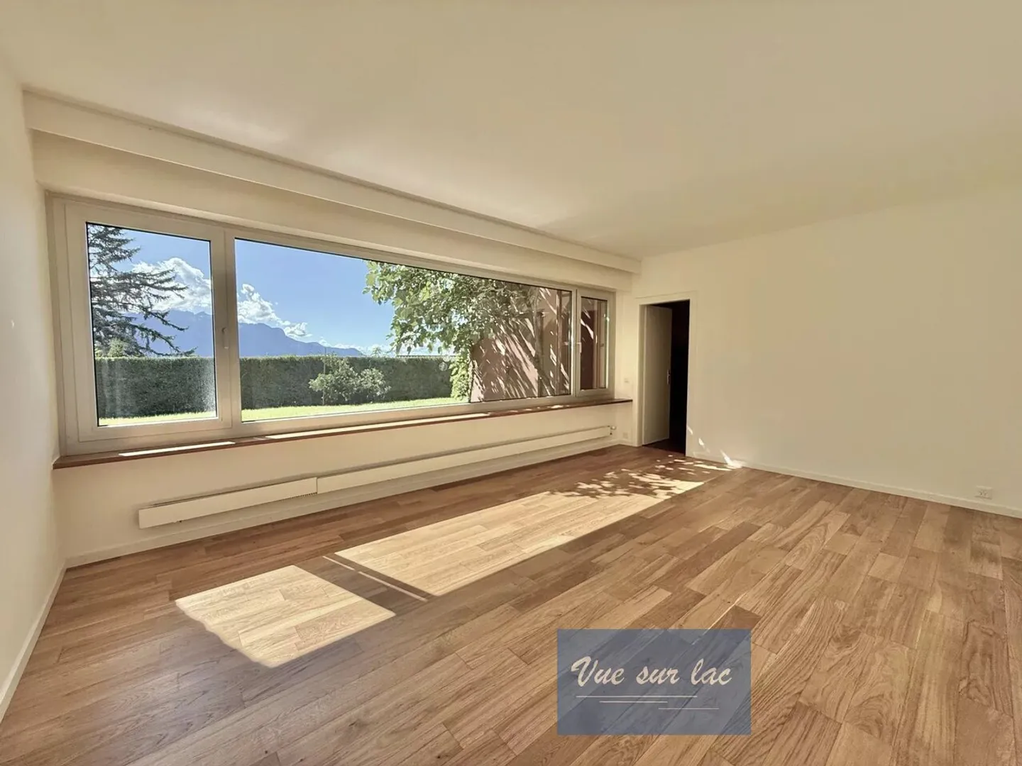 Sublime panoramic renovated house - Photo 11 of 13