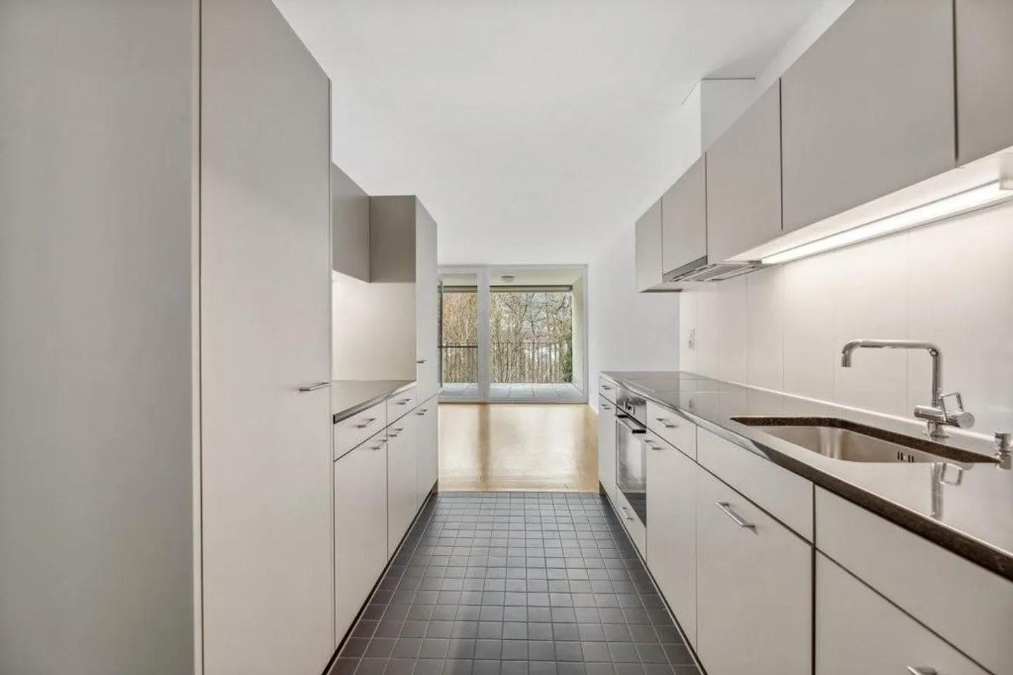 Nature-oriented living on the outskirts of Zurich - Photo 2 of 8