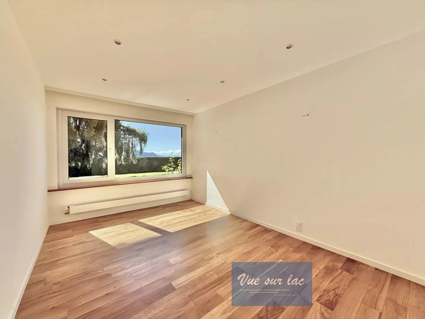 Sublime panoramic renovated house - Photo 12 of 13