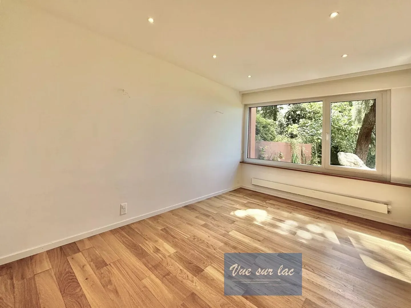 Sublime panoramic renovated house - Photo 13 of 13