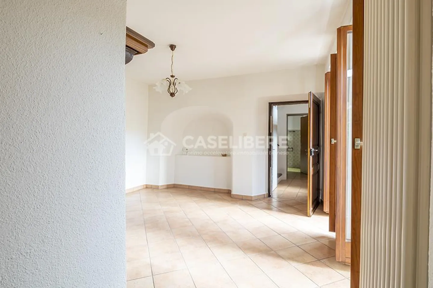 HOUSE IN COURTYARD OF 5.5 ROOMS IN PURA + RUSTIC - Photo 8 of 24