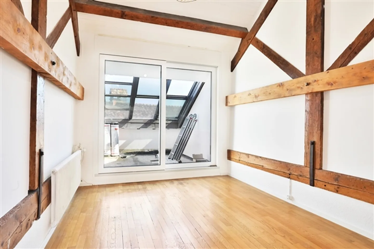 Outstanding Charming Triplex - Photo 8 of 15